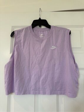 Nike Sportswear Club Sleeveless Cropped Top
